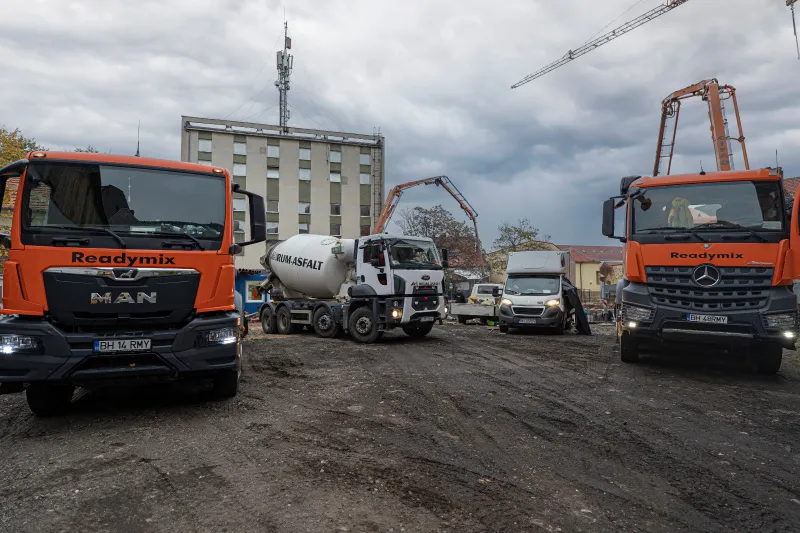 Se toarnă radierul la viitoarea parcare supraetajată de pe  str.Iosif Vulcan
