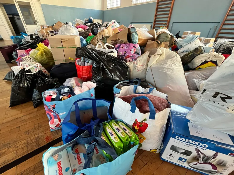 Solidaritate pentru Turcia: Mii de pechete au fost donate de cetățenii Sectorului 3. Vineri pachetele vor pleca în zonele afectate