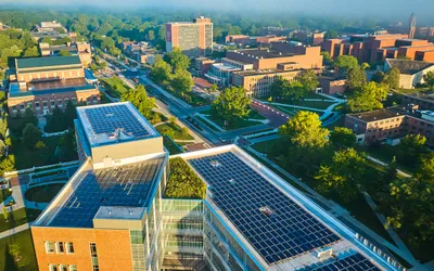 Cum pot deveni primăriile modele de sustenabilitate - De la consumator pasiv la clădire inteligentă energetic