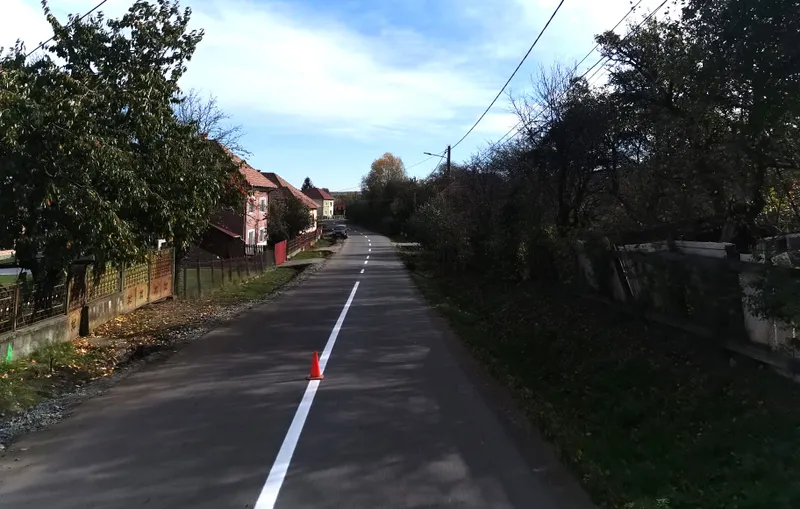 Lucrări de marcaje rutiere în lungime de aproape 340 de kilometri, pe 25 de sectoare de drumuri județene