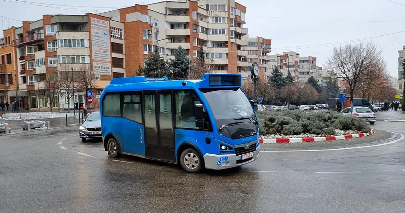 PREMIERĂ: Primele microbuze electrice circulă pe străzile Devei, în curse de probă
