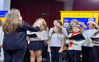 Un Moş Crăciun pentru copiii care au uitat să zâmbească