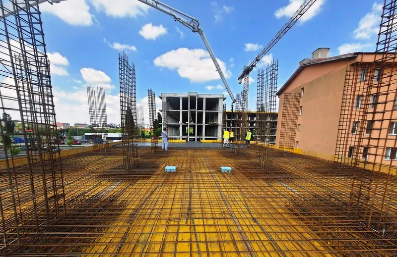 S-a turnat planșeul peste etajul I al celui de-al doilea cămin  studențesc