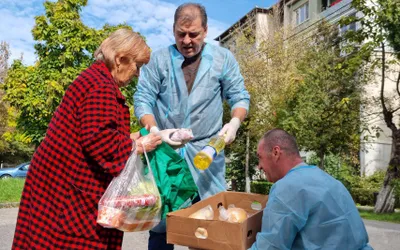 MASA PE ROȚI DEVA. Două mese pe zi, de la bugetul local, pentru 50 de persoane cu venituri mici!