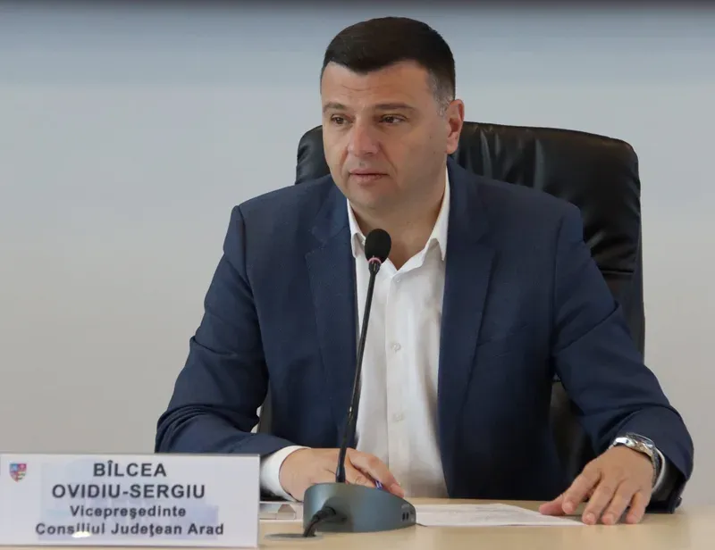 Consiliul Județean Arad continuă lucrările de întreținere pe drumurile județene