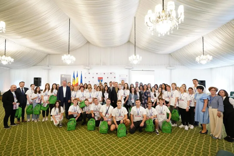 S-a deschis tabăra educațională „PUNTE” pentru 40 de elevi olimpici din  Republica Moldova și România