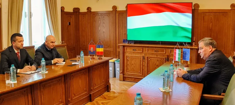 Primarul Florin Birta și președintele Ilie Bolojan l-au primit pe ambasadorul Ungariei