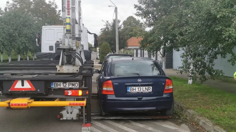 Mașină abandonată, ridicată de pe domeniul public