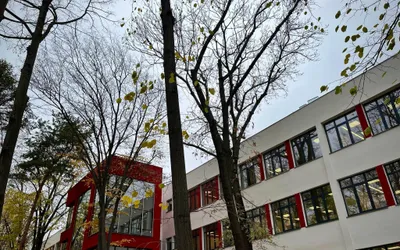 Recunoașteți clădirea?  Liceul „Nichita Stănescu” cu fațada și interioarele complet refăcute de Primăria Sectorului 3