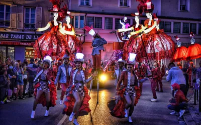 ÎNCEPE FESTIVALUL INTERNAŢIONAL DE TEATRU DE STRADĂ BUCUREŞTI – B-FIT IN THE STREET! #12