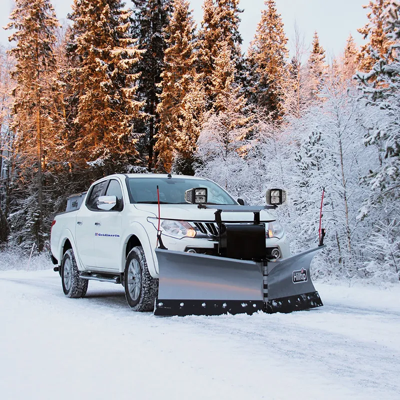 Ce autovehicule multifuncționale personalizate generează randament maxim în activitatea de întreținere a drumurilor, în orice anotimp