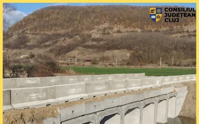 A demarat demolarea vechiului pod din localitatea Pâglișa