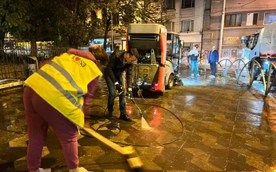 Programul de spălare a străzilor din Sectorul 3 continuă