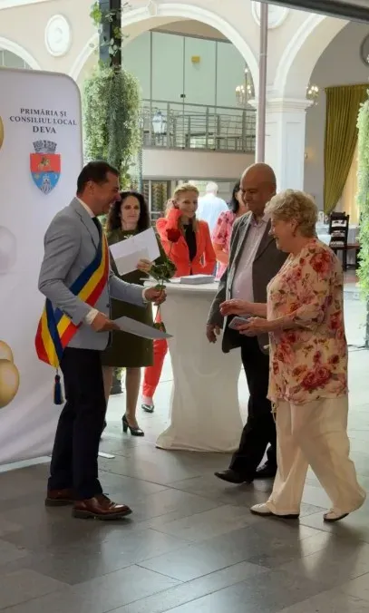 Primăria Deva a sărbătorit „Nunta de Aur”: 85 de cupluri premiate pentru 50 de ani de căsătorie