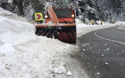 Pregătiți pentru iarnă: firmele de deszăpezire, notificate de CJ să fie pregătite cu  utilaje și material antiderapant