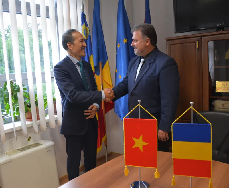 Ambasadorul Republicii Socialiste Vietnam în România, în vizită la Consiliul Județean Cluj