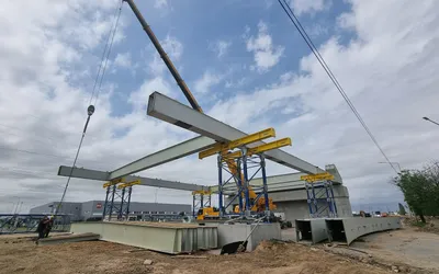 Se montează tablierul pasajului intermodal de pe Calea  Borșului