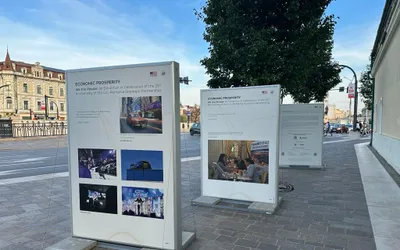 Expoziție în Piața Unirii: 25 de ani de parteneriat strategic US –  România