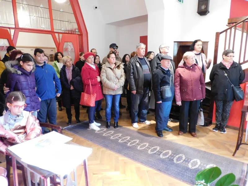 20 de persoane cu deficiențe de vedere au făcut un tur ghidat  multisenzorial al obiectivelor turistice