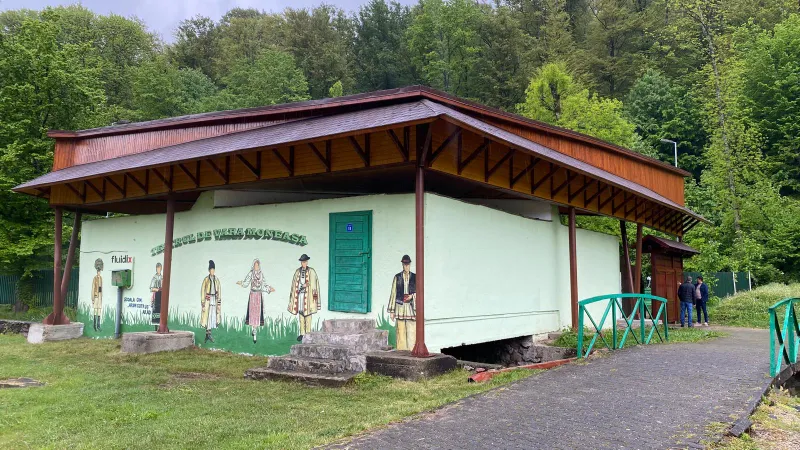 Ionel Bulbuc: „Am înnoit Teatrul de Vară și sala de sport din Tabăra Moneasa!”