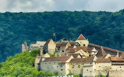 Râșnov: „Aer curat, mâncare bună, mă văd expus la îngrășat”