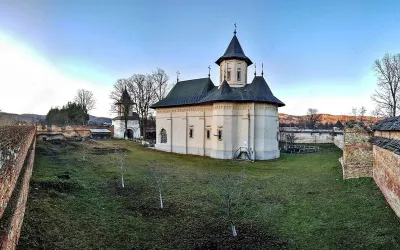 Sprijin din partea Consiliului Județean pentru reabilitarea Mănăstirii Mera și a  Bisericii de lemn din Străoane