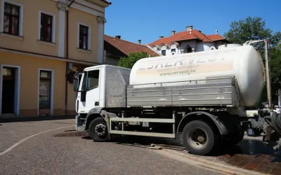 Primăria Oradea: demarate acțiuni de stropire a străzilor pe durata temperaturilor caniculare