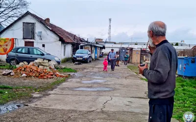 Donație de haine, cărți, pături, saltele și jucării pentru familiile defavorizate