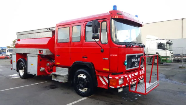 Autospeciala de Pompieri MAN 17232 echipata cu bazin de 9300 litri