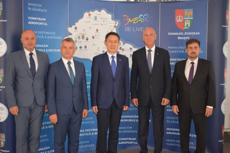 Excelenţa Sa domnul Han Chunlin, Ambasadorul Republicii Populare Chineze în România