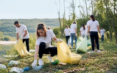 Ziua de Curățenie Națională 2026 în județul Hunedoara: 4.923 de voluntari și 4.606 saci colectați; centralizarea continuă