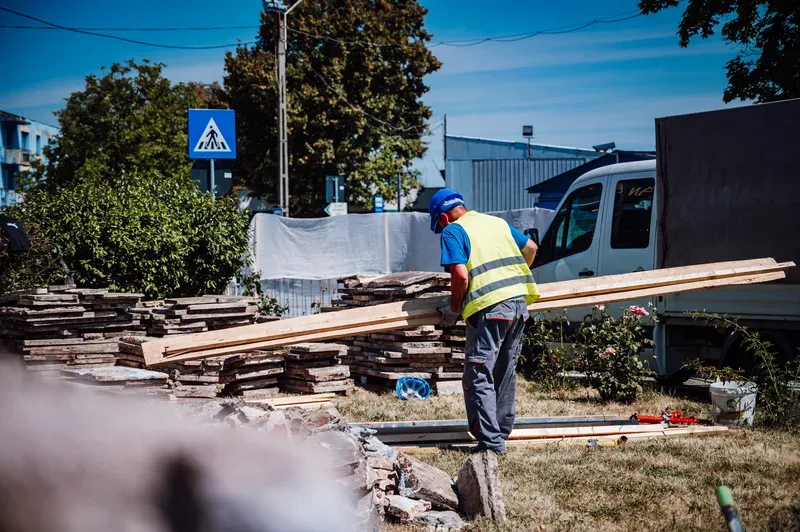 Au început lucrările de reabilitare a monumentului Aurel Vlaicu la Aeroportul Transilvania Târgu Mureș