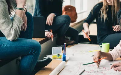 „Carnet de navigator pe internet” pentru liceenii din Sectorul 3  Un proiect pentru a combate cyberbullyingul