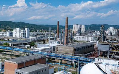 Combinatele Chimcomplex produc în România dezinfectanți  recomandați de Organizația Mondială a Sănătății în lupta împotriva COVID-19