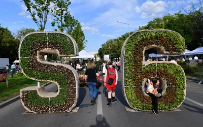 Peste 150.000 de oameni în trei zile, la West Side Flower Fest!