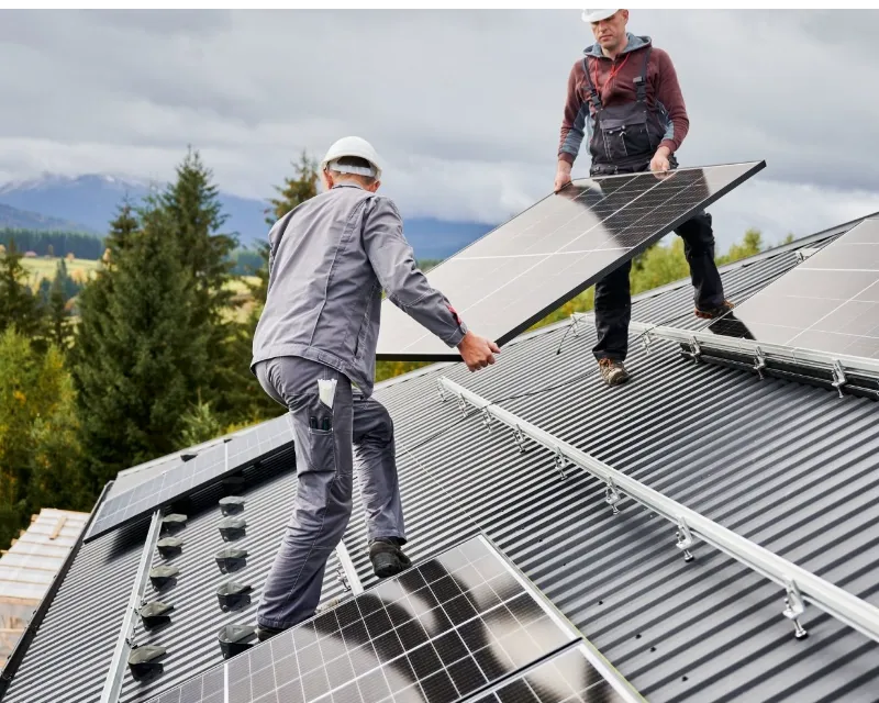 Panouri fotovoltaice pe clădirile publice: ce trebuie să știe primăriile despre noile cerințe de siguranță la incendiu