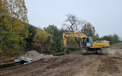 Se lucrează la noul pod peste Peţa din cartierul Ceyrat