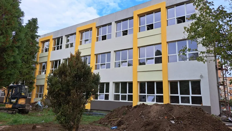 Lucrările de reabilitare și modernizare a Școlii Generale nr. 5 de pe strada Scărișoara continuă în ritm susținut!