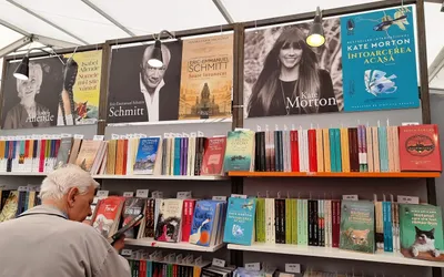 Poftiți la cărți! Târgul de Carte Gaudeamus Radio România a  revenit în Oradea pentru a X-a ediție