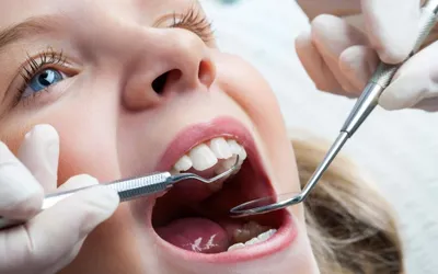 Materiale sanitare de peste 6.000 de lei pentru cabinetele școlare stomatologice