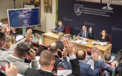 Consiliul Județean Harghita aprobă bugetul pe 2026: 828,46 mil. lei venituri, 907,98 mil. lei cheltuieli