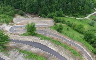 Prioritizarea siguranței în trafic cu ajutorul marcajelor rutiere WEKOR TM