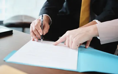 Conflictul de interese în contractarea datoriei publice. Ce soluție independentă au la dispoziție UAT-urile