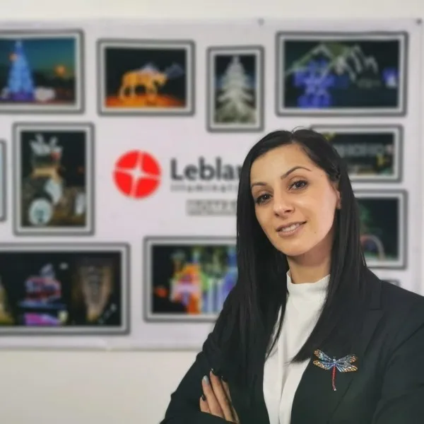 Decorațiunile luminoase realizate de Leblanc Illuminations România la fabrica din Băiculești strălucesc în peste 15.000 de primării din Franța.  Pe când și în România?