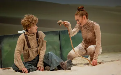 Un spectacol pentru copii și o comedie rafinată jucate la Petroșani de un teatru din Republica Moldova