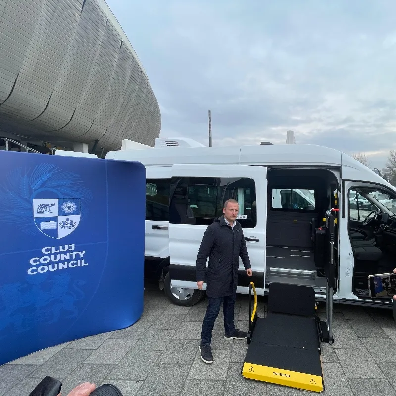 Microbuzele destinate transportului școlarilor din județ au ajuns la Cluj