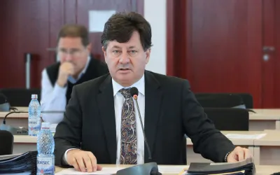 Relocări de fonduri pentru trei comunități locale