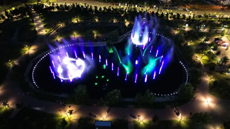 Fântânile arteziene din Parcul Teilor reiau spectacolele de apă, lumini și muzică până în octombrie 2026