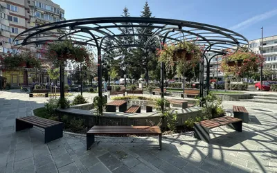 Lucrările de amenajare a platformei de pe Bulevardul 22 Decembrie din Deva au fost finalizate