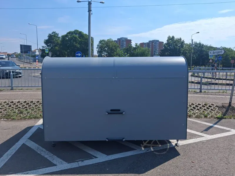 Patru adăposturi smart pentru biciclete, gratuite în Oradea până la începutul anului 2027